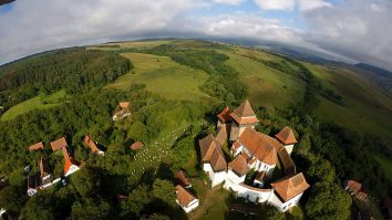 Cele mai instagramabile locații din România. Biserica Fortificată din Viscri oferă un cadru ideal pentru fotografii