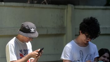 UNESCO spune „nu” telefoanelor în școli. Utilizarea excesivă a smartphone-ului duce la o performanță școlară scăzută