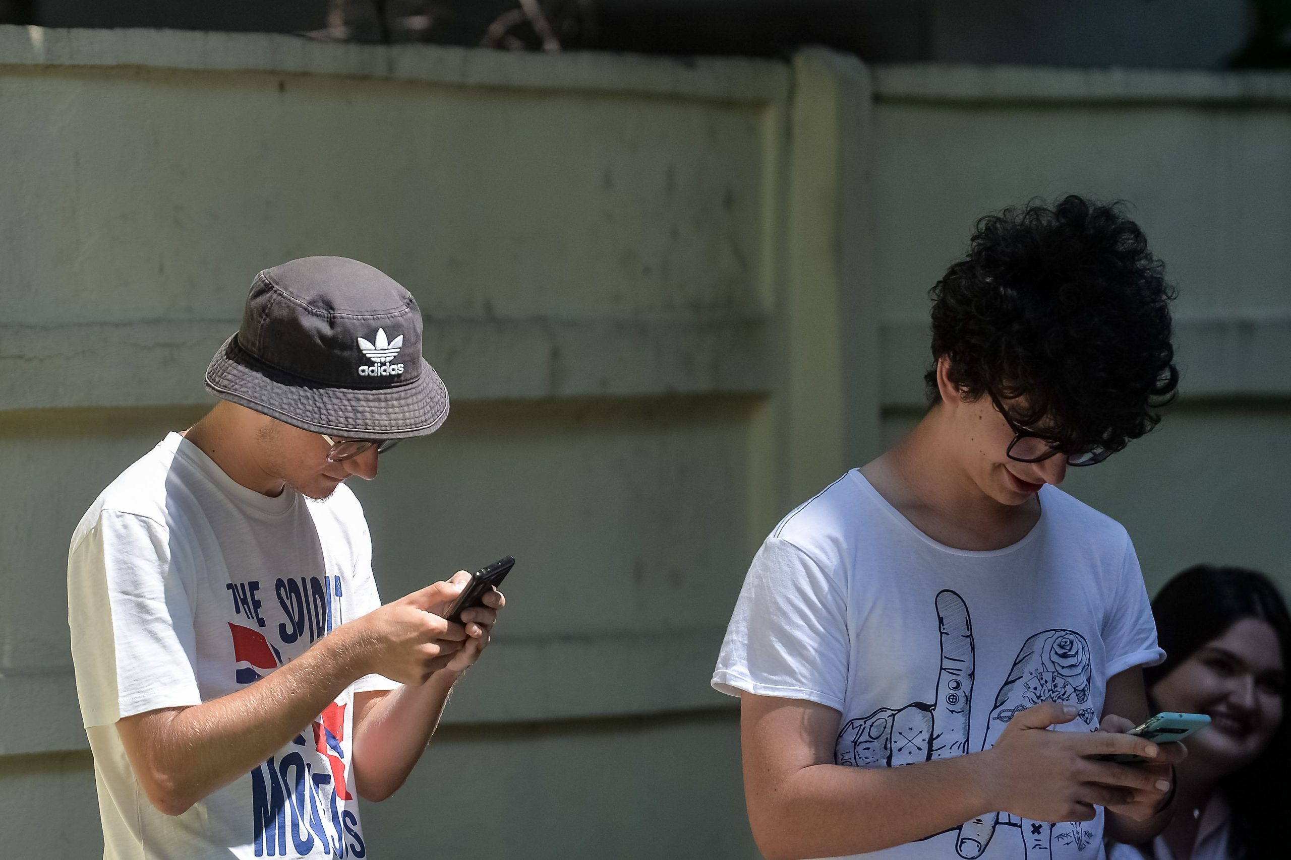 UNESCO spune „nu” telefoanelor în școli. Utilizarea excesivă a smartphone-ului duce la o performanță școlară scăzută