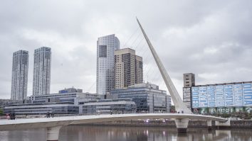 5 din 10 spanioli cumpără locuințe cash. Achiziția de locuințe fără ipotecă este în plină expansiune