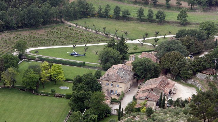„Irascibilul” Brad Pitt, acuzat că a „jefuit” podgoria din Provence pe care o deținea cu Angelina Jolie