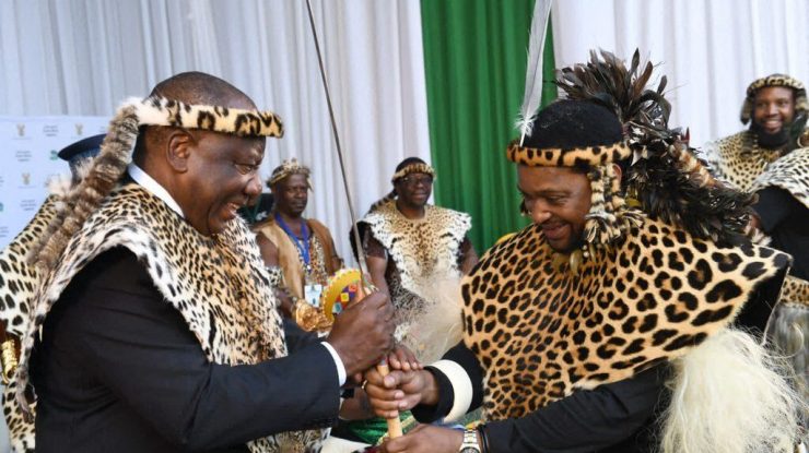 Regele poporului Zulu din Africa de Sud a fost internat în țara vecină după ce ar fi fost otrăvit. Consilierul său a murit subit