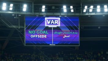 FIFA modifică total regula offside-ului. Măsura, luată la propunerea lui Arsene Wenger