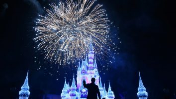 Walt Disney este acuzat că plătește angajatele cu aproximativ 2% mai puțin decât omologii bărbați