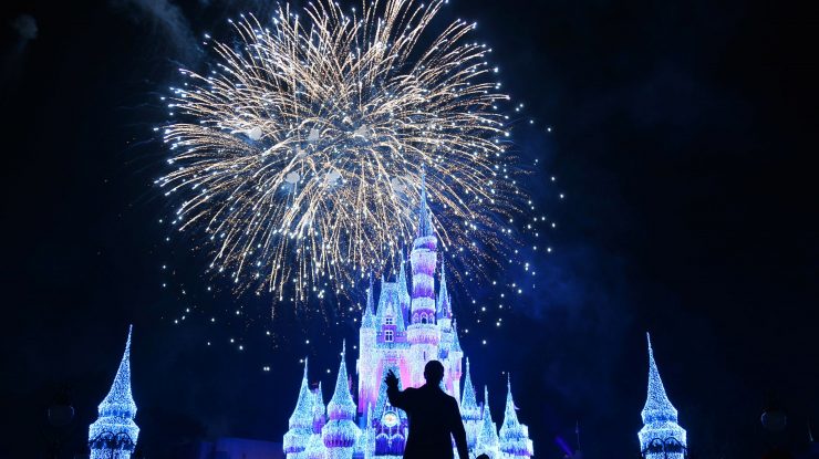 Walt Disney este acuzat că plătește angajatele cu aproximativ 2% mai puțin decât omologii bărbați
