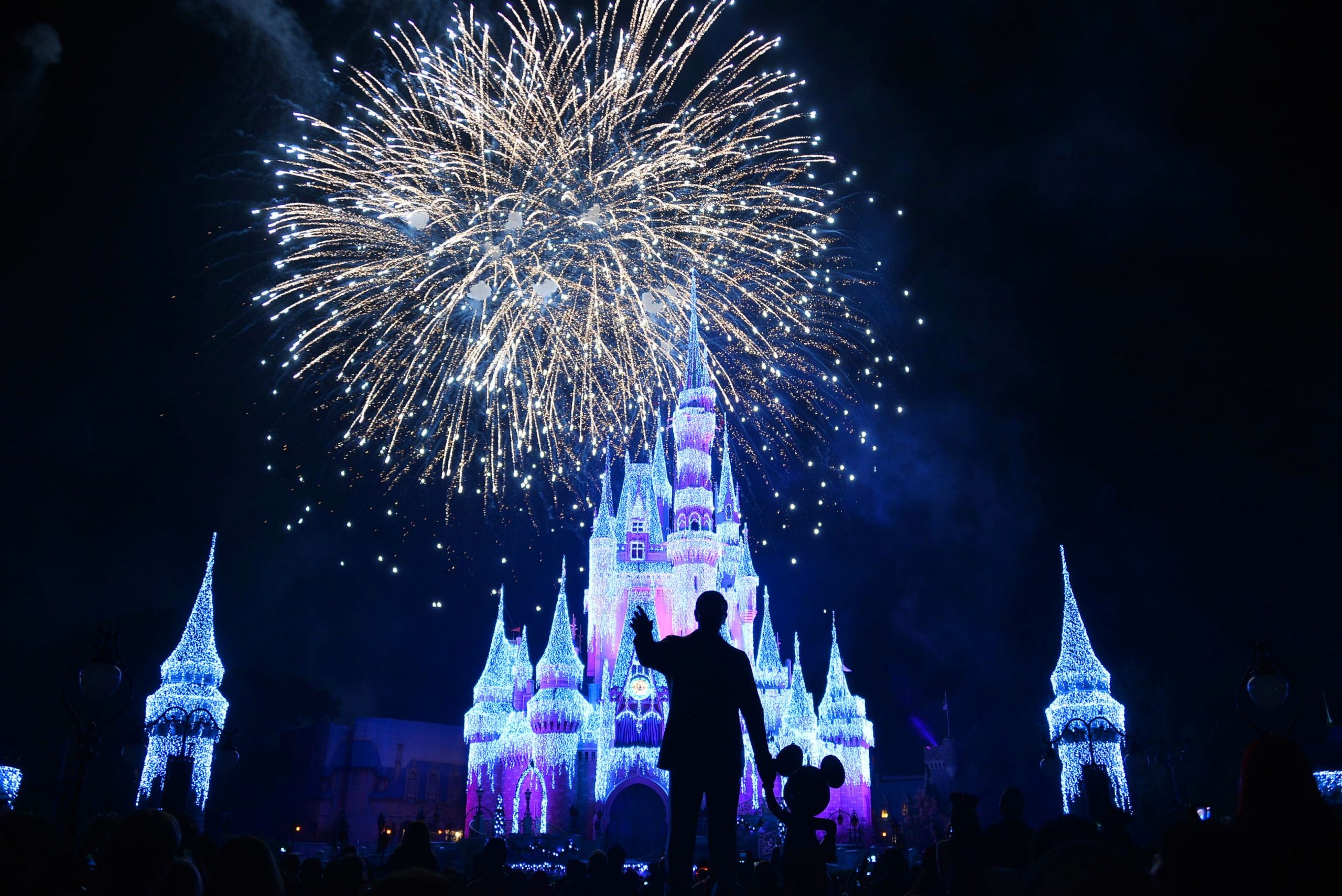 Walt Disney este acuzat că plătește angajatele cu aproximativ 2% mai puțin decât omologii bărbați