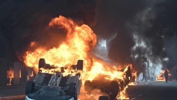 Franța se pregătește pentru o a cincea noapte de violențe. Gaze lacrimogene folosite în noi tensiuni între poliție și protestatari la Marsilia