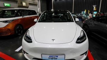 MrBeast oferă cadou o Tesla pentru a marca lansarea Threads-ului lui Zuckerberg