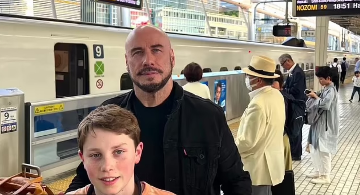John Travolta, vacanță cu prietenii si familia în Japonia. Imaginile publicate de actor pe rețelele sociale
