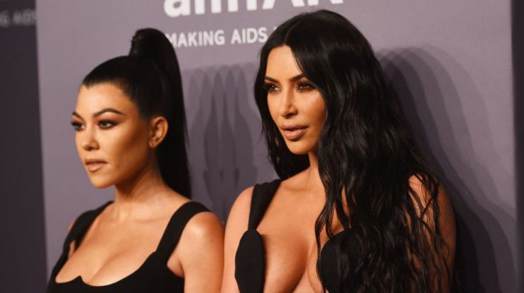 Kourtney Kardashian spune că i se pare „insuportabil” să vorbească cu Kim Kardashian. De la ce a pornit conflictul dintre cele două