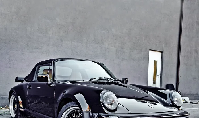 FOTO. ArtMark a scos la licitație un Porsche 911, din 1988. Cât valorează mașina de colecție