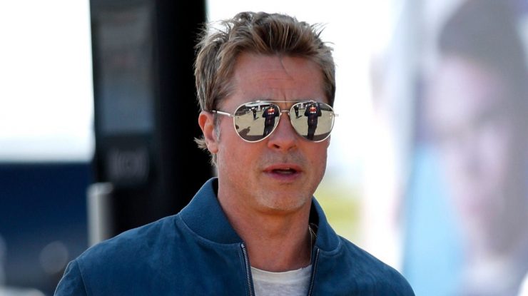 Cinci persoane au fost arestate pentru că au înșelat două femei cu 325.000 de euro, după ce au pretins că sunt Brad Pitt pe Internet