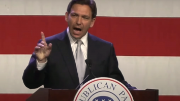 Republicanii se întrec în promisiuni. Mike Pence şi Donald Trump vor să interzică avortul şi schimbarea sexului, Ron DeSantis promite uzul forţei letale împotriva cartelurilor mexicane