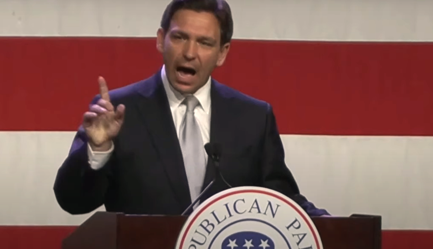 Republicanii se întrec în promisiuni. Mike Pence şi Donald Trump vor să interzică avortul şi schimbarea sexului, Ron DeSantis promite uzul forţei letale împotriva cartelurilor mexicane