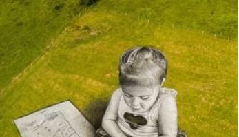 În Elveția, un artist folosește pantele munților drept pânză