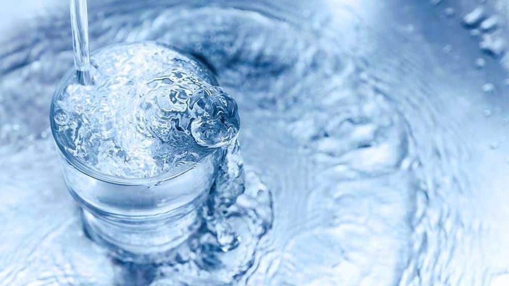 O nouă meserie pe piața muncii. Cu ce se ocupă un somelier de apă