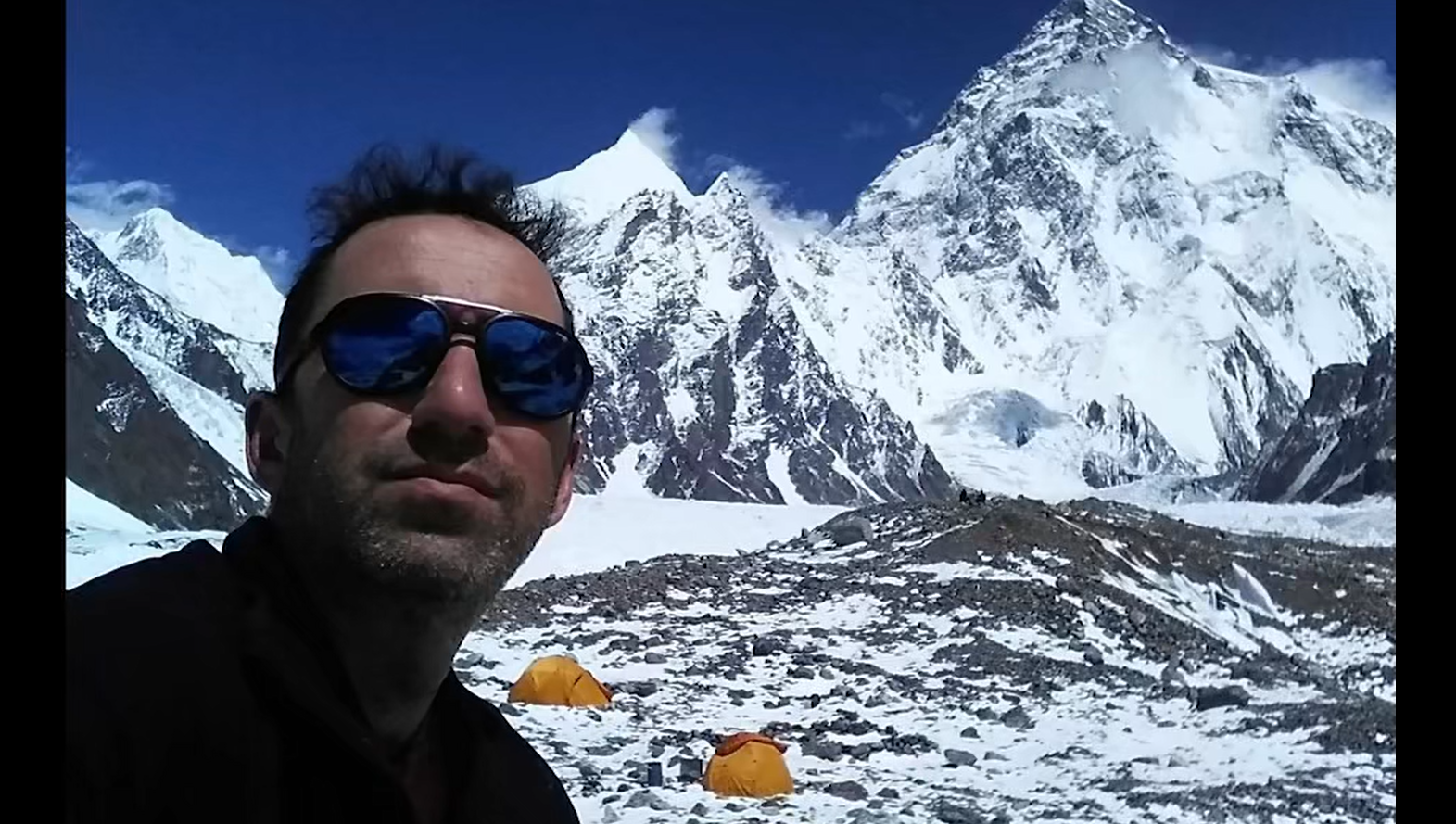 VIDEO. Alpinistul român Horia Colibăşanu ajunge pe Broad Peak, al zecelea vârf de peste 8.000 de metri pe care îl atinge