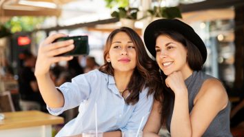 Mai știm să oferim prietenie? Radu Leca: Omul care stă lângă noi atunci când suntem bolnavi este omul care ne este prieten