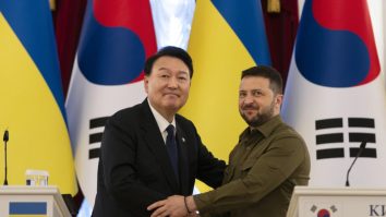 VIDEO. Președintele Coreei de Sud, vizită surpriză și întâlnire cu Zelenski în Ucraina. Seulul își va extinde sprijinul non-militar