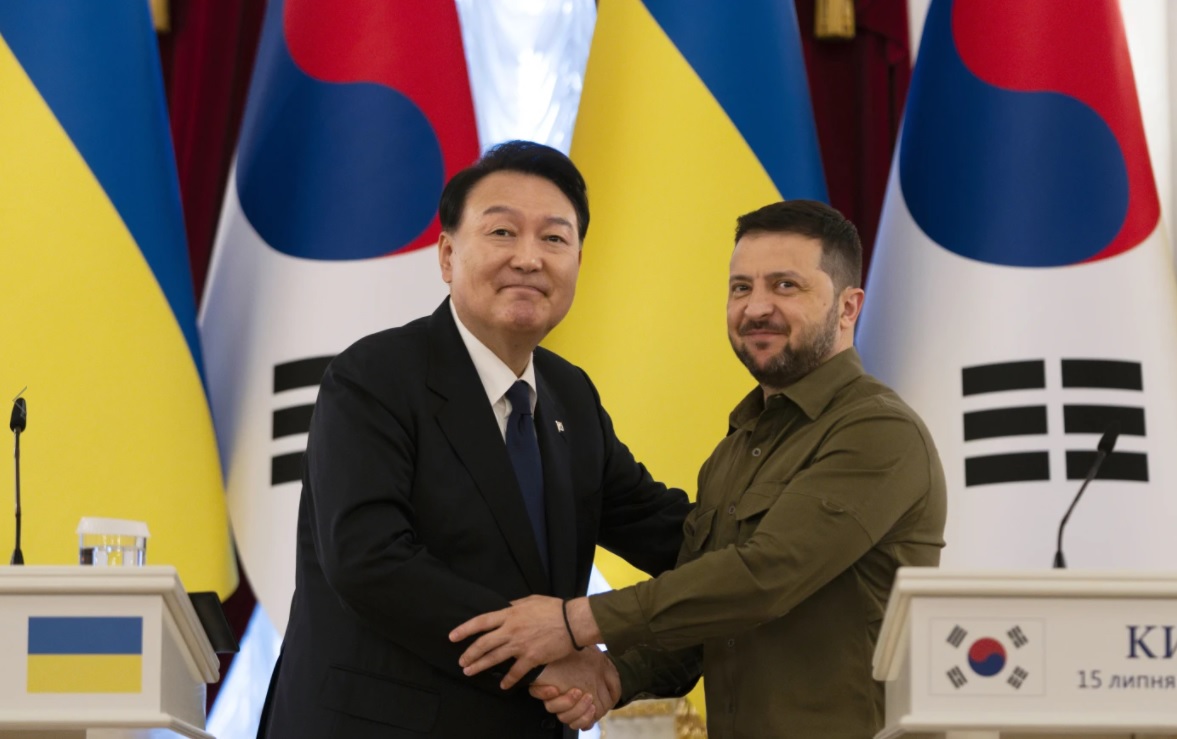 VIDEO. Președintele Coreei de Sud, vizită surpriză și întâlnire cu Zelenski în Ucraina. Seulul își va extinde sprijinul non-militar