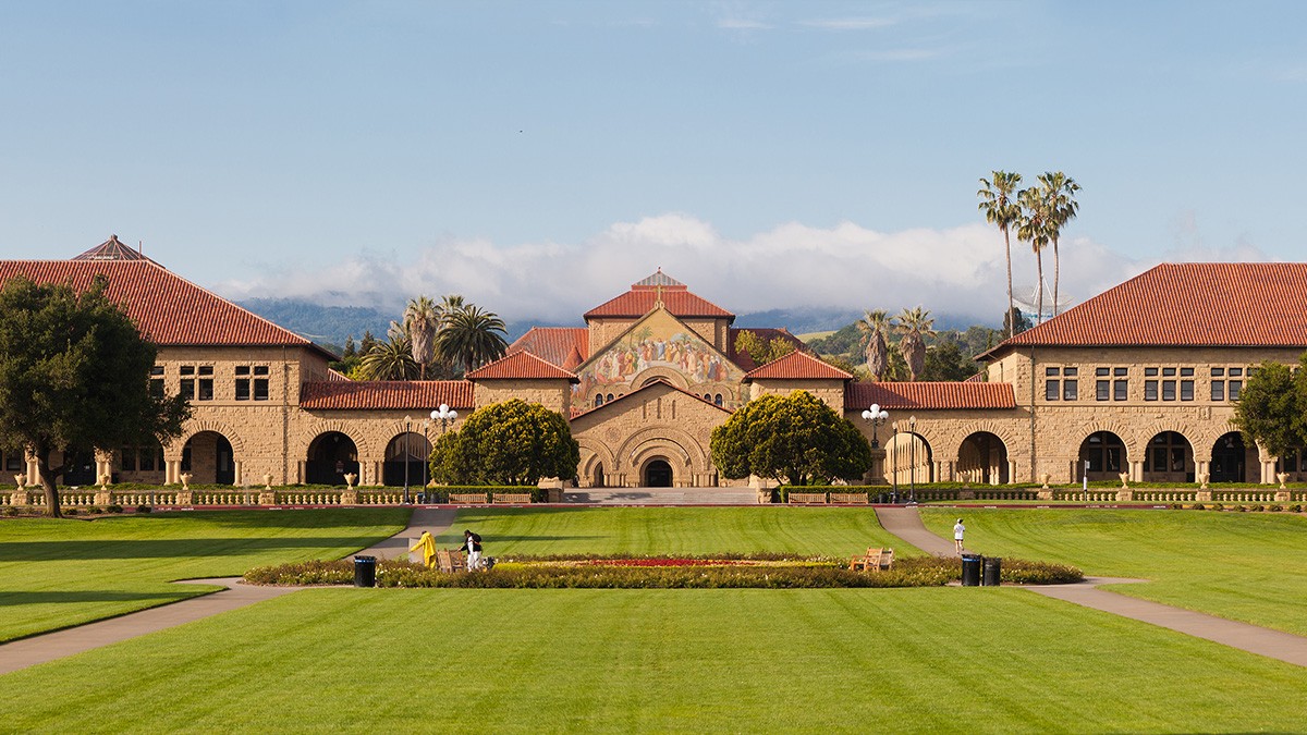 Plagiat la Stanford. Rectorul universității demisionează după ce a publicat studii false