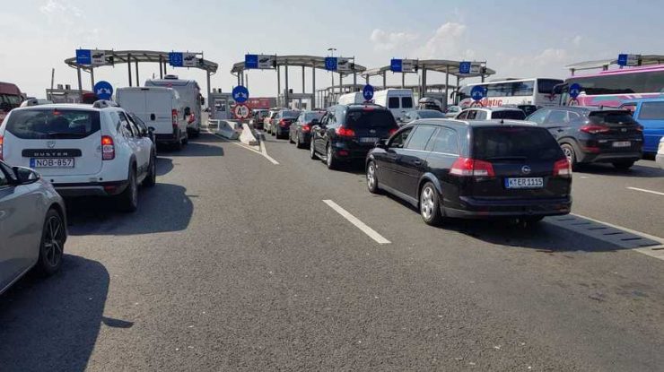 Aglomerație la ieșirea din țară. Ce recomandă Poliția de Frontieră