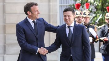 Emmanuel Macron îl susține pe Volodimir  Zelenski înainte de summitul NATO
