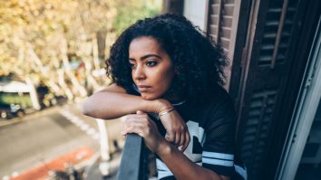 73% dintre tinerii generației Z suferă de singurătate. Ce spun experții