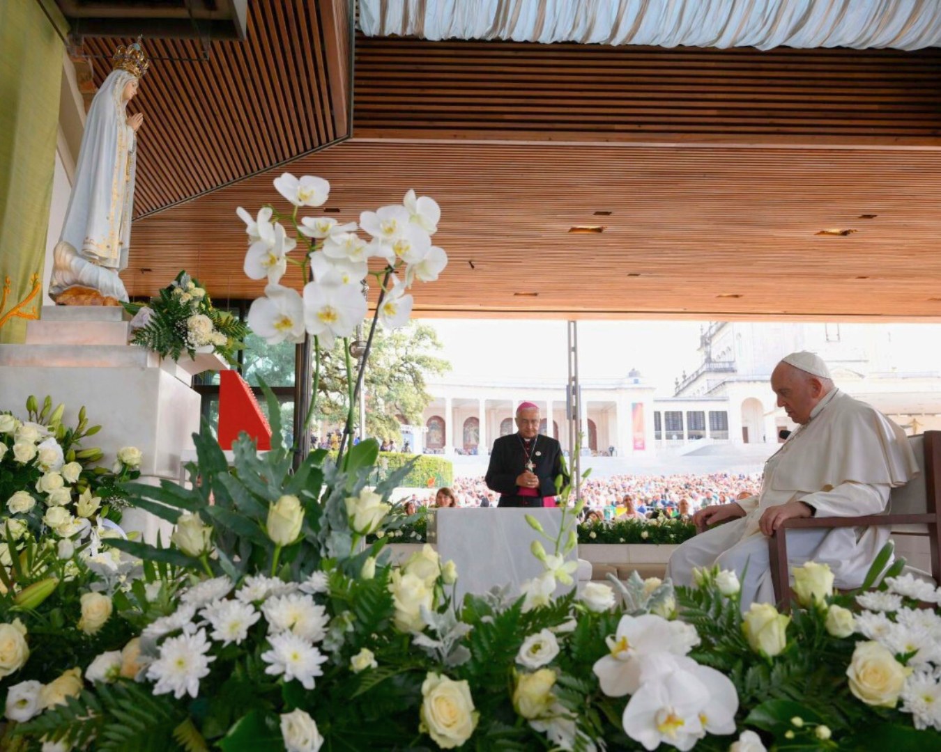 Papa Francisc vizitează Fatima. S-a rugat în fața unei statui a Fecioarei Maria pentru încetarea războiului din Ucraina