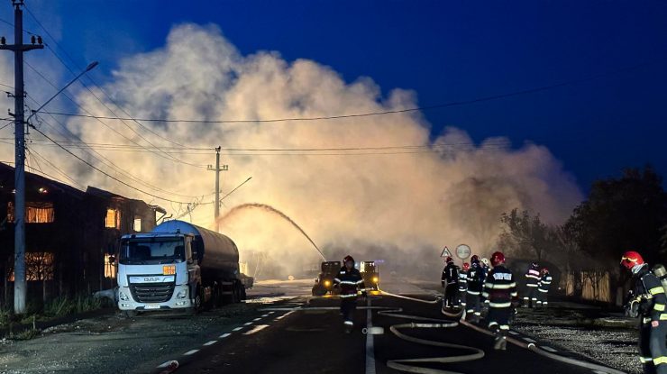 FOTO-VIDEO. Explozie puternică la o staţie GPL din Crevedia. Doi oameni au murit/ 26 de pompieri au fost răniți în cea de-a doua explozie