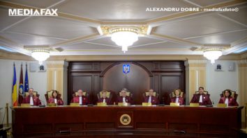 CCR: Legea pensiilor speciale se întoarce în Parlament/Unele articole legate de pensiile magistraților sunt neconstituționale