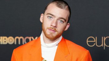 Actorul Angus Cloud a murit la 25 de ani. Și-a îngropat tatăl cu o săptămână în urmă și avea idei suicidare