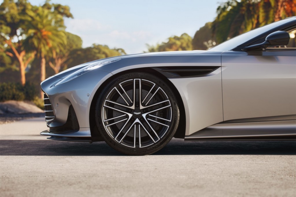 Industria auto lansează mașini din ce în ce mai rapide. Aston Martin scoate pe piață o bijuterie de 671 cai putere