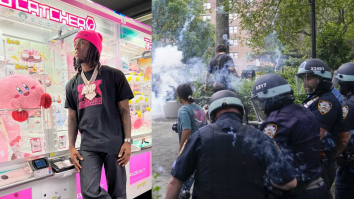 VIDEO Războiul pentru ”gratis”. Mii de oameni s-au încăierat la New York, pentru un give-away organizat de un influencer