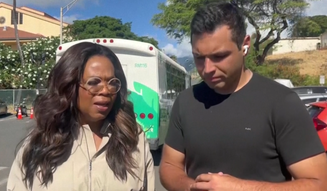 Oprah Winfrey vizitează insula Maui, grav devastată de incendii