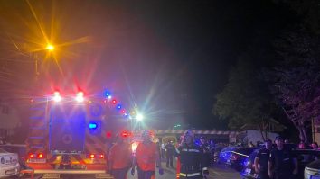 VIDEO. Accident rutier în Năvodari: Un autocar cu 40 de pasageri a lovit un limitator de înălțime/ 15 persoane au fost rănite