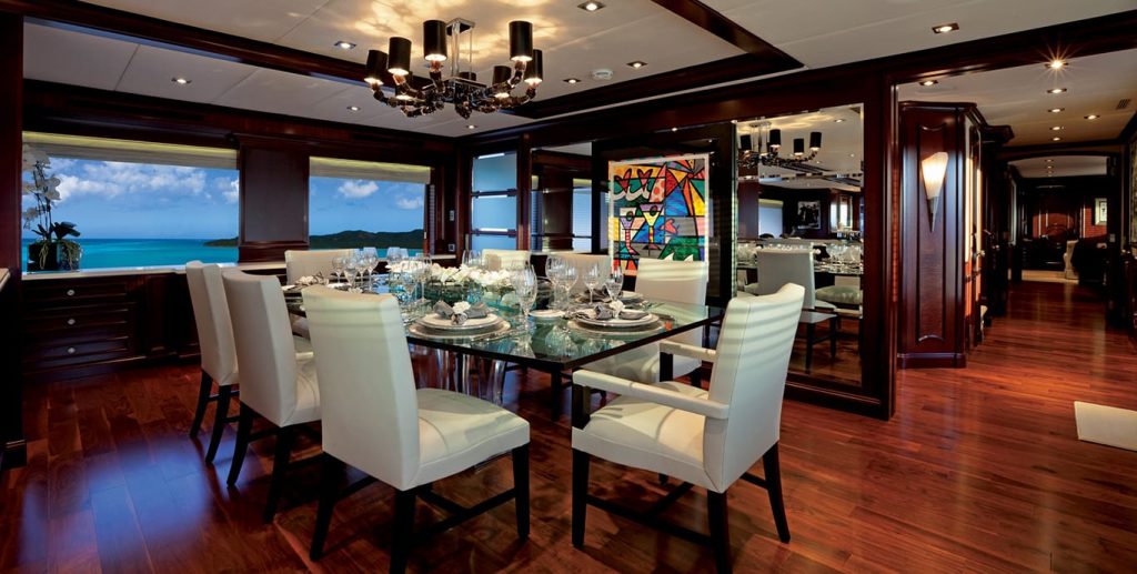 VIDEO. Ce mănânci pe un yacht de 100 de milioane de dolari? Caviar, pește snapper sau desert cu caramel de vită wagyu