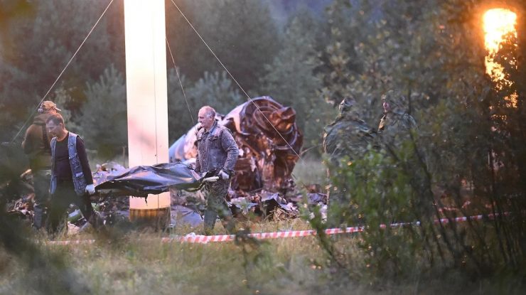 FOTO/VIDEO Cadavrele victimelor accidentului în care a murit Prigojin au fost ridicate. Filmul accidentului în care au murit liderii Wagner