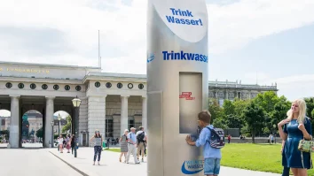 Ce fac orașele mari pentru a combate temperaturile extreme? Viena a construit fântâni potabile și dușuri de ceață