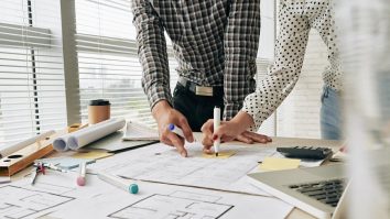 Arhitectul clujean fără diplomă. Bărbatul a autorizat 60 de proiecte de construcție cu o ștampilă falsă