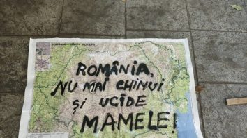 „Nu am aer”. Protest în Piaţa Victoriei, după moartea gravidei care a așteptat șapte ore ajutorul medicilor