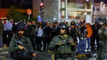 VIDEO. Cel puțin cinci cetățeni israelieni au fost răniţi în urma unui atac terorist comis la periferia oraşului Ierusalim