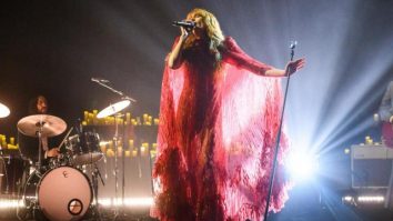 Florence Welch a suferit o operație care „i-a salvat viața”. Când va reveni pe scenă Florence And The Machine