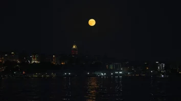 FOTO. Superluna albastră luminează cerul din întreaga lume. Cât de rar e fenomenul
