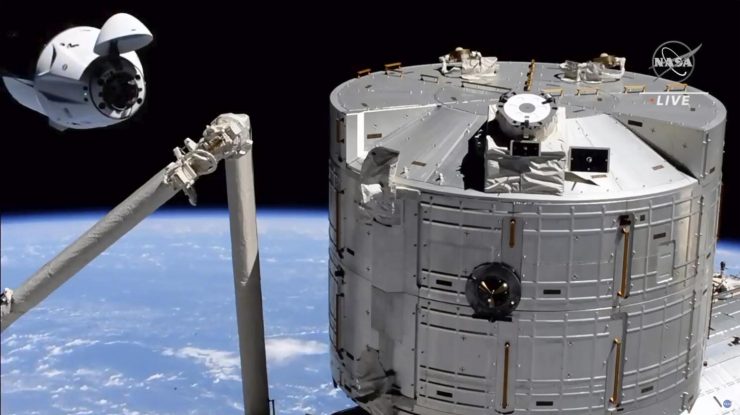 Capsula SpaceX ajunge la Stația Spațială Internațională. La bord sunt 4 astronauți din 4 țări