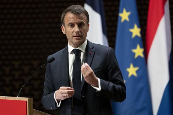 Emmanuel Macron s-a întors din vacanță. Care sunt provocările toamnei pentru președintele francez