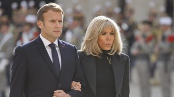 Discretă, dar influentă. Aproape ștearsă pe scena publică, Brigitte Macron trage sforile le Elysée