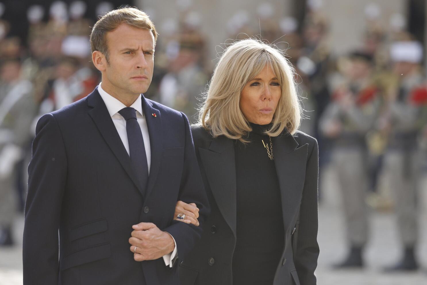 Discretă, dar influentă. Aproape ștearsă pe scena publică, Brigitte Macron trage sforile le Elysée