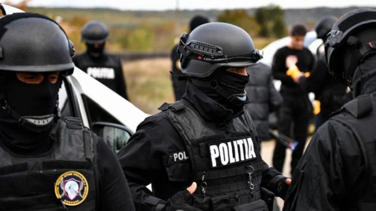 Cel care trimitea mesaje de ameninţare cu privire la amplasarea unor dispozitive explozive, un copil de 15 ani, a fost prins