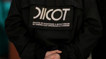 DIICOT a dispus reținerea a șase persoane  acuzate că au complotat cu o putere străină pentru a da o lovitură de stat și a determina ieșirea României din NATO